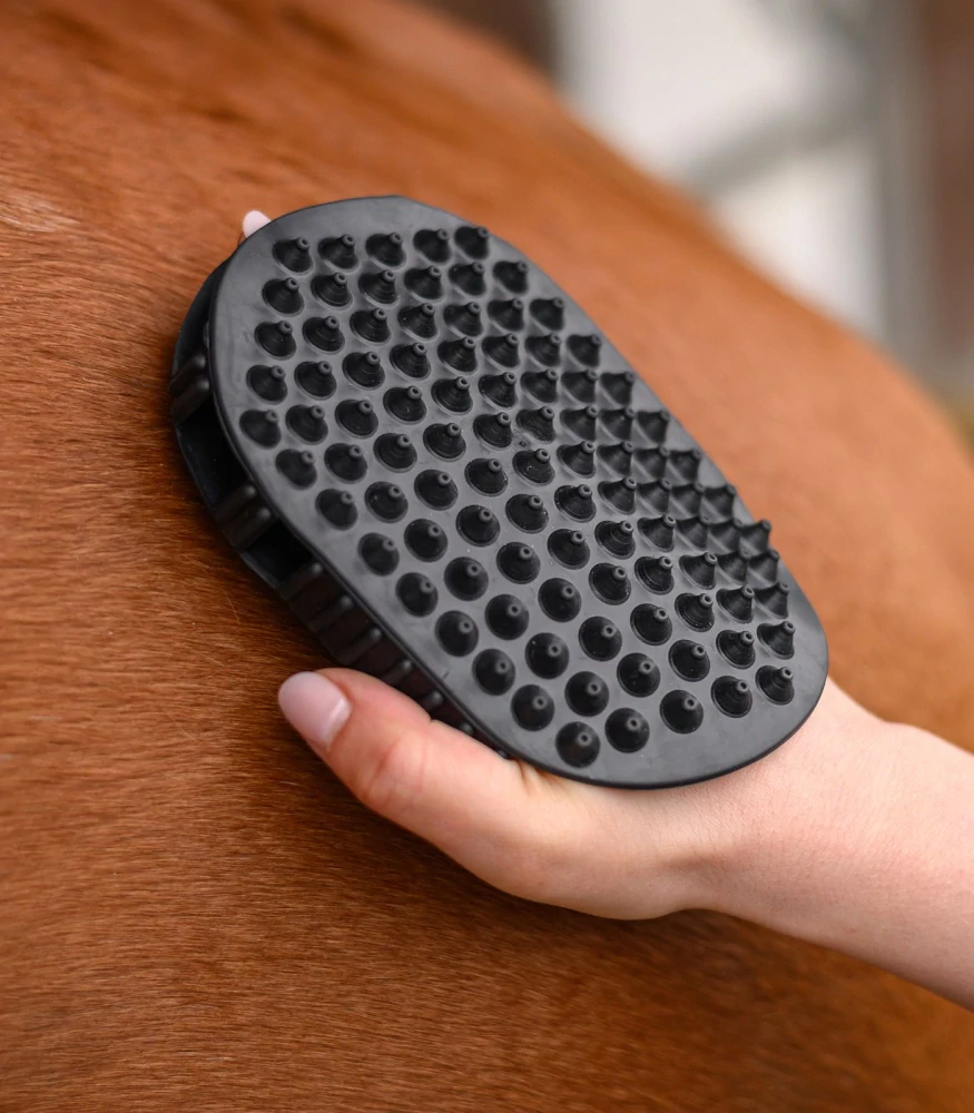 Masážní rukavice pro péči o srst